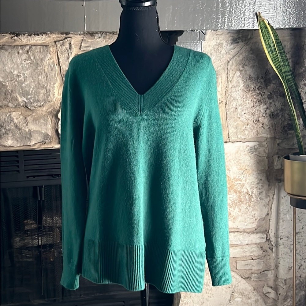 Banana Republic size XS Sweater Beauty Green Color size XS Very Spacious
